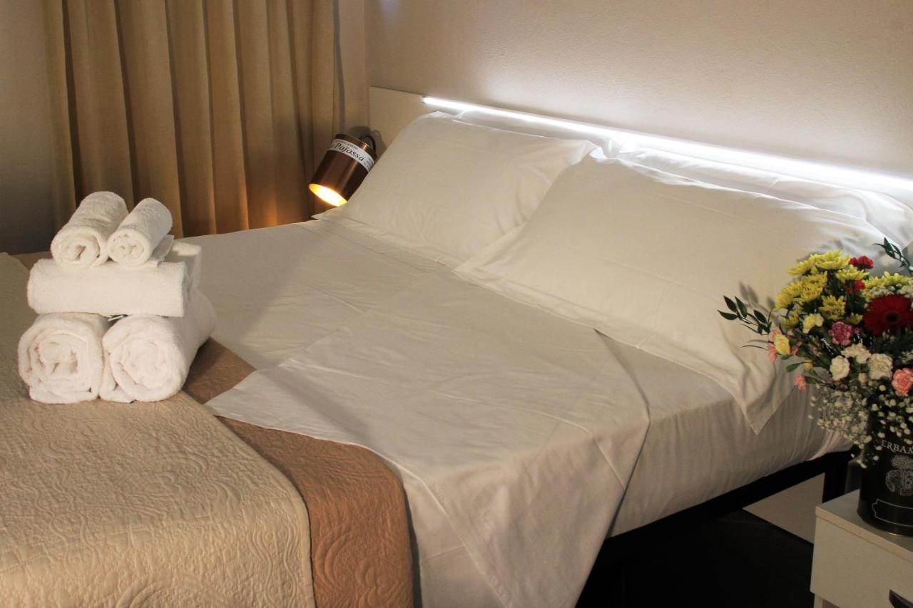 La Pajassa Bed & Breakfast อัลบา ภายนอก รูปภาพ